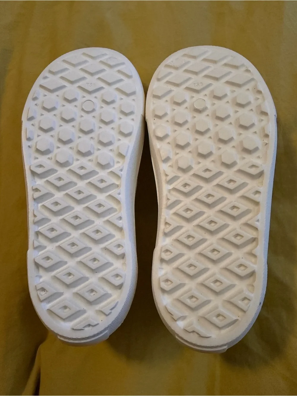 **NWT** Vans Toddler Slip On TRK Shoes- Marshmallow White